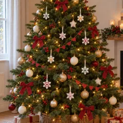 Snowflakes-Decorated-Tree-Smaller-Ornaments-1000x1000